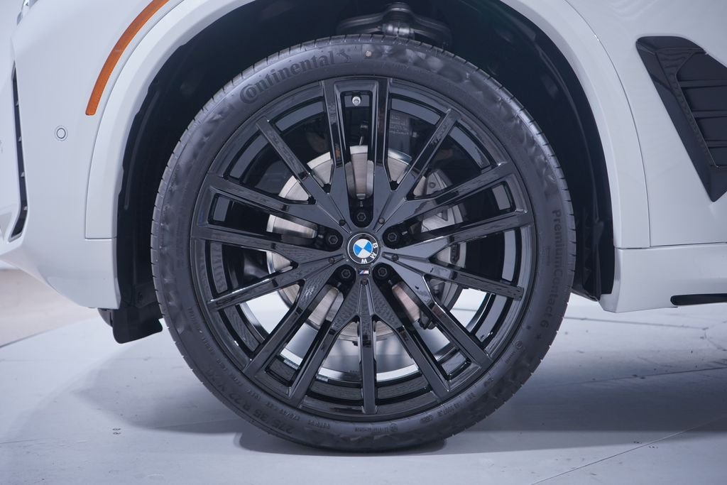 New 2026 Alpine White BMW sDrive40i image 2