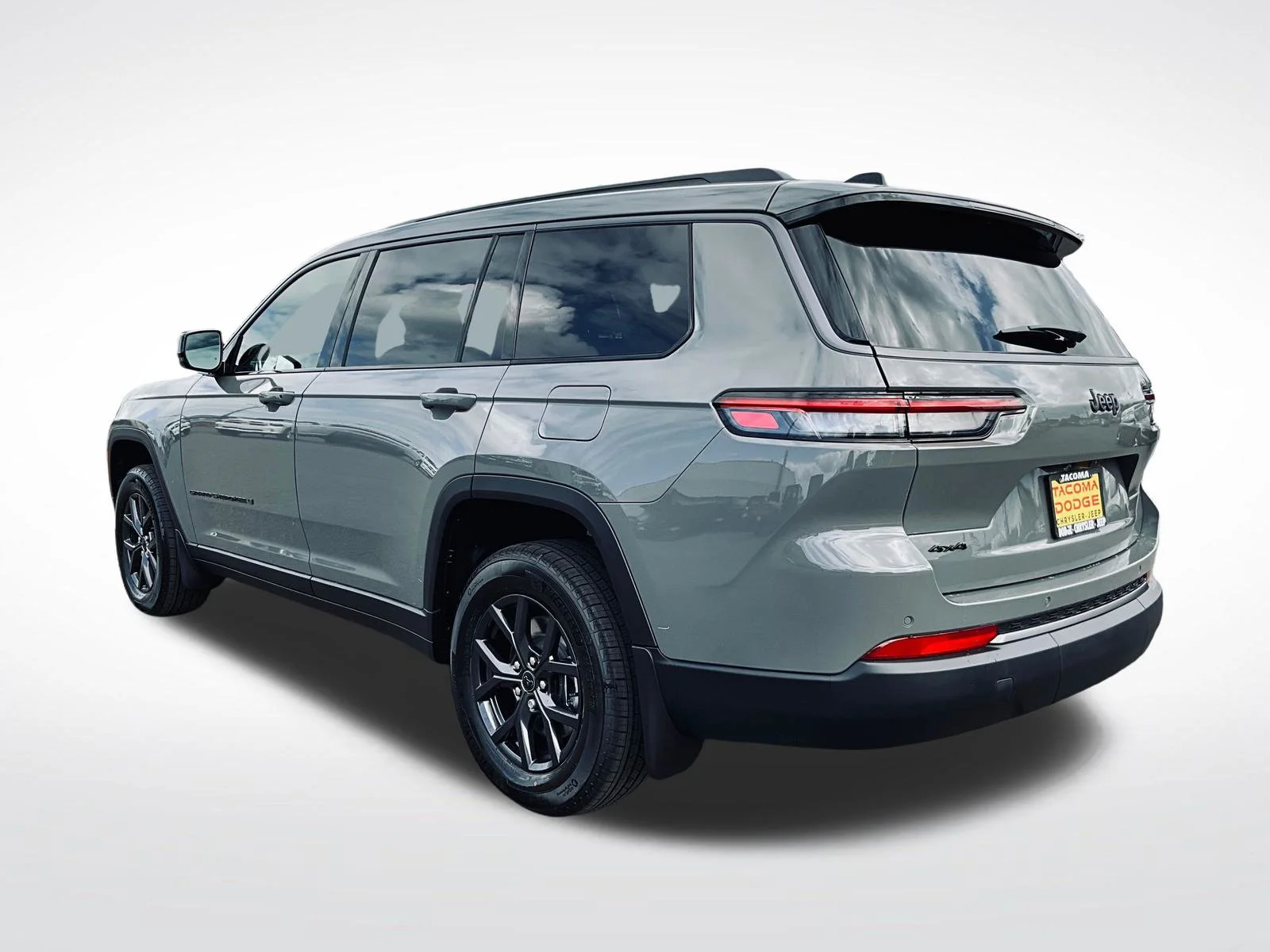 New 2027 Gray Jeep Laredo Altitude image 3