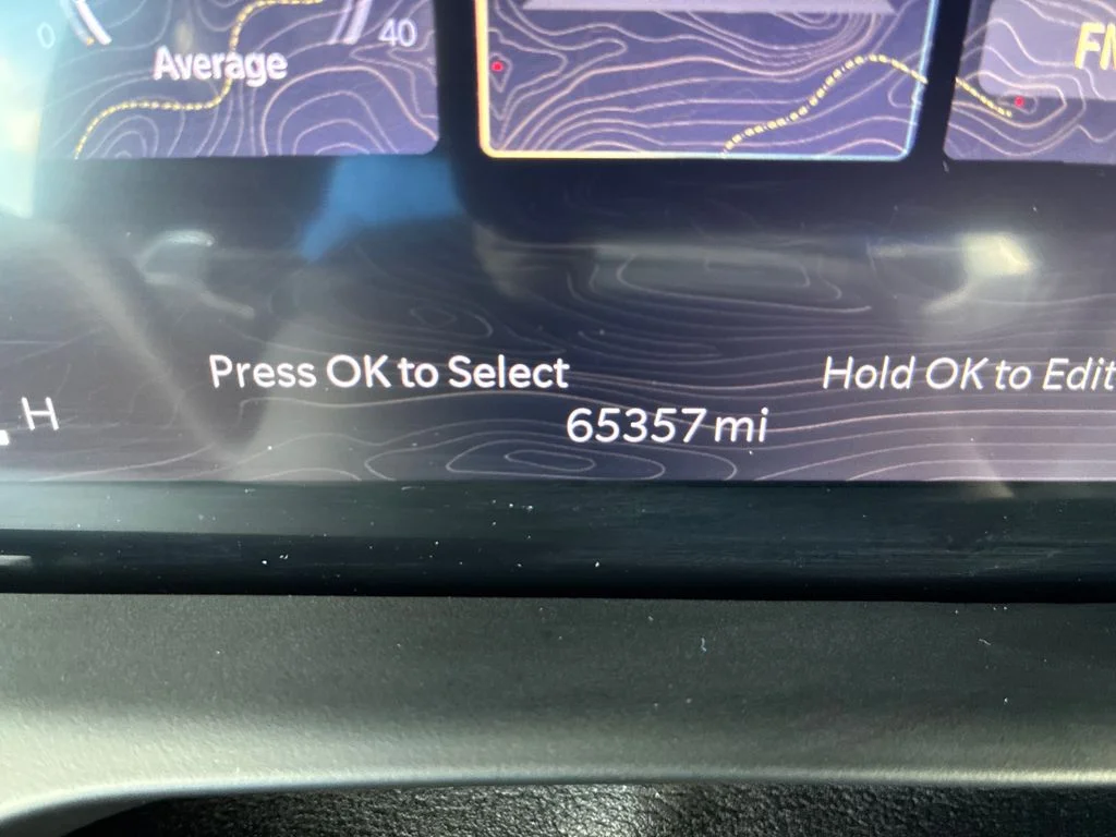 Used 2023 Silver Jeep Laredo image 17