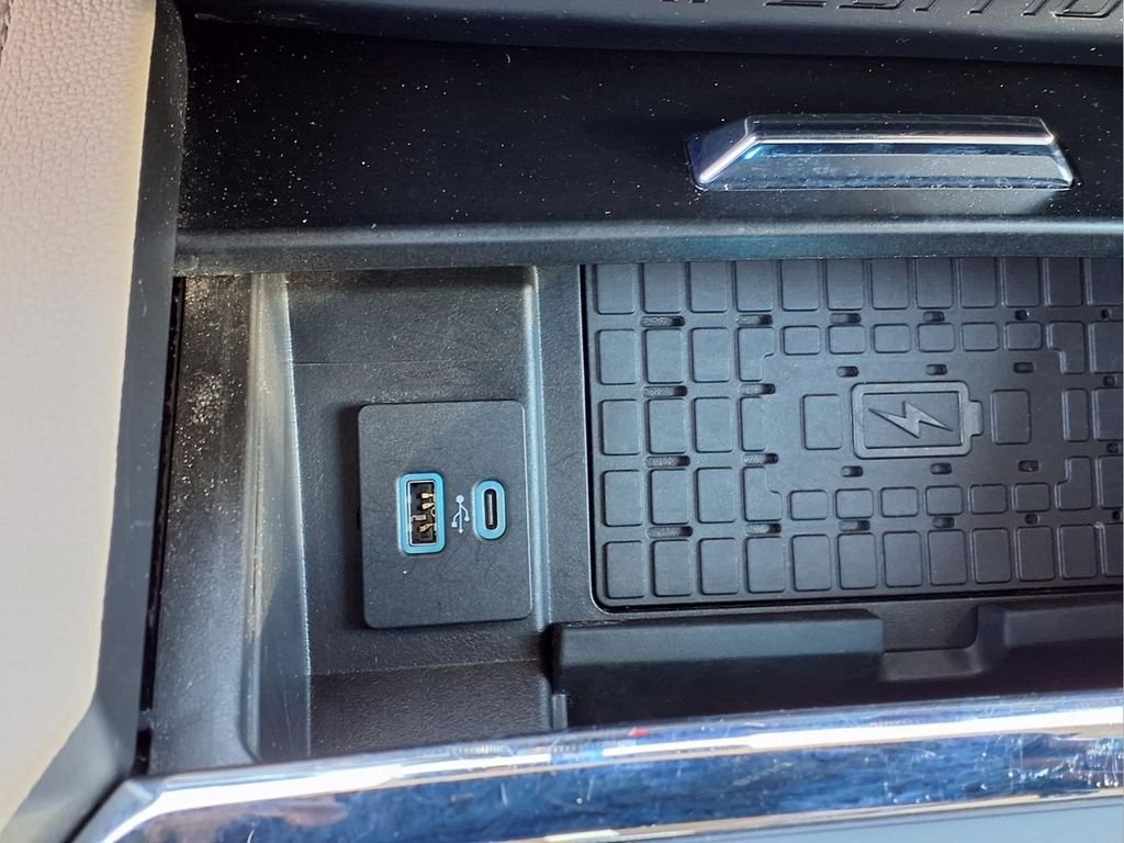 Used 2024 Silver Ford XLT image 15