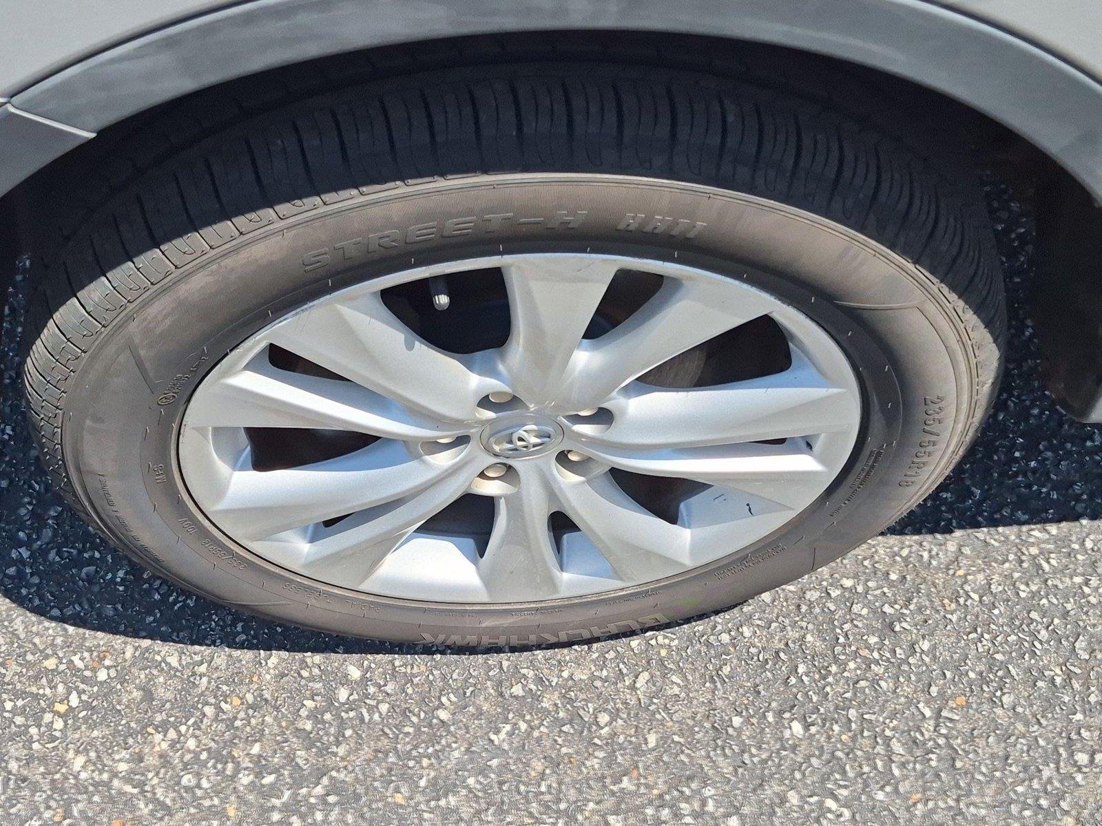 Used 2015 Classic Silver Metallic Toyota Limited image 10