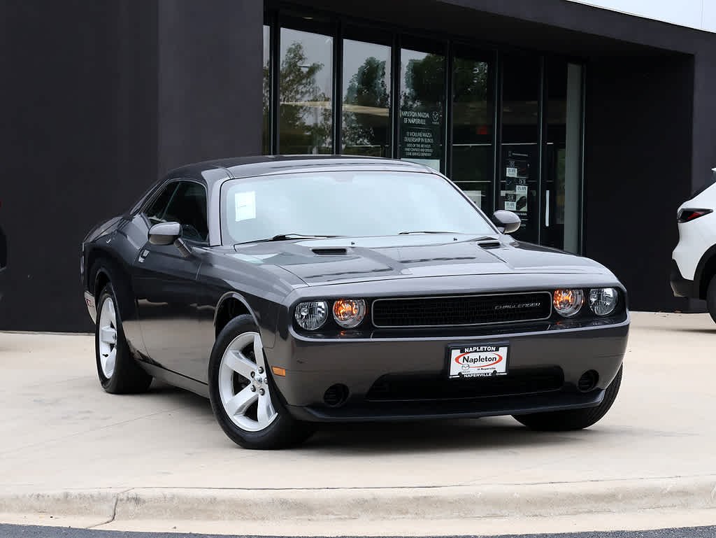 Used 2013 Dodge Challenger SXT with VIN 2C3CDYAG8DH500263 for sale in Naperville, IL