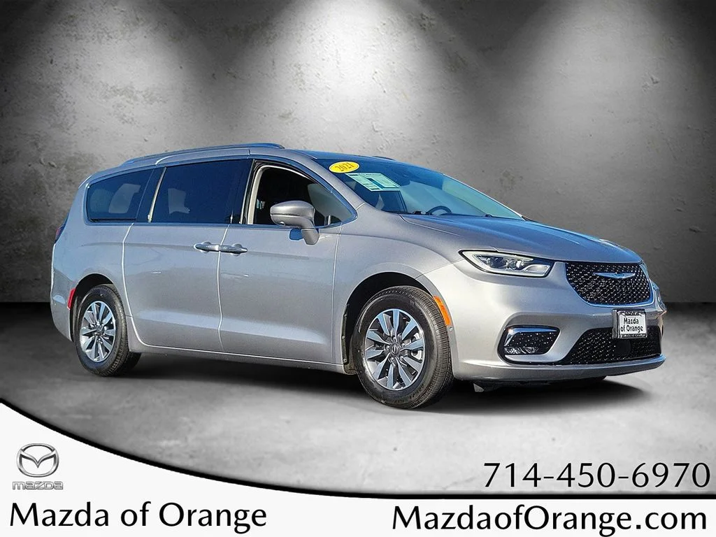 2021 Chrysler Pacifica Hybrid Touring L Hybrid's photo