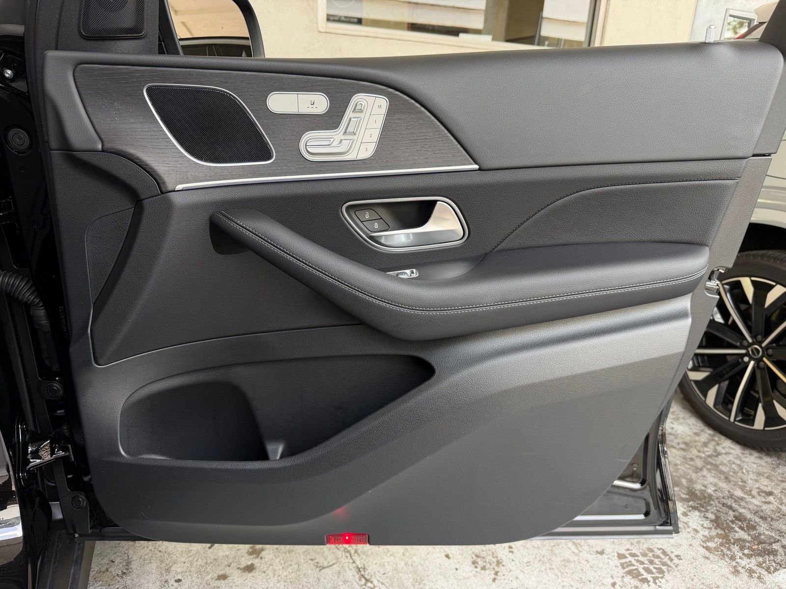 Certified Used 2025 Black Mercedes-Benz GLE 450 image 23