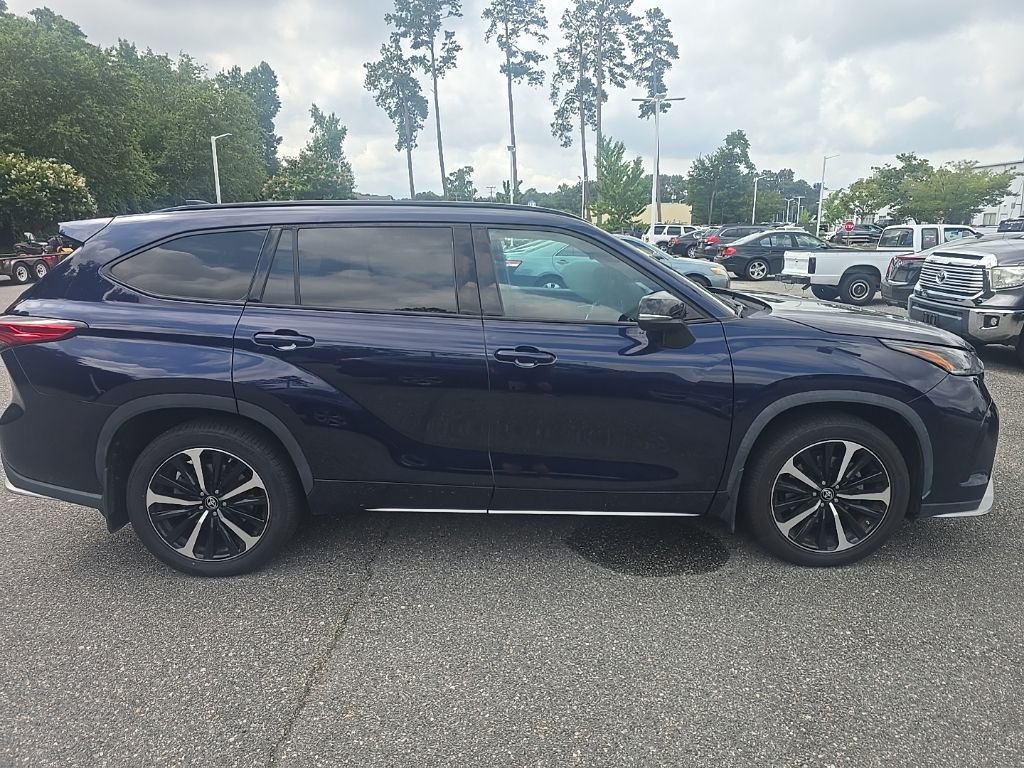 Used 2022  Toyota XSE image 4