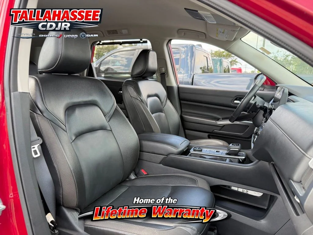 Used 2023 Scarlet Nissan SL image 32