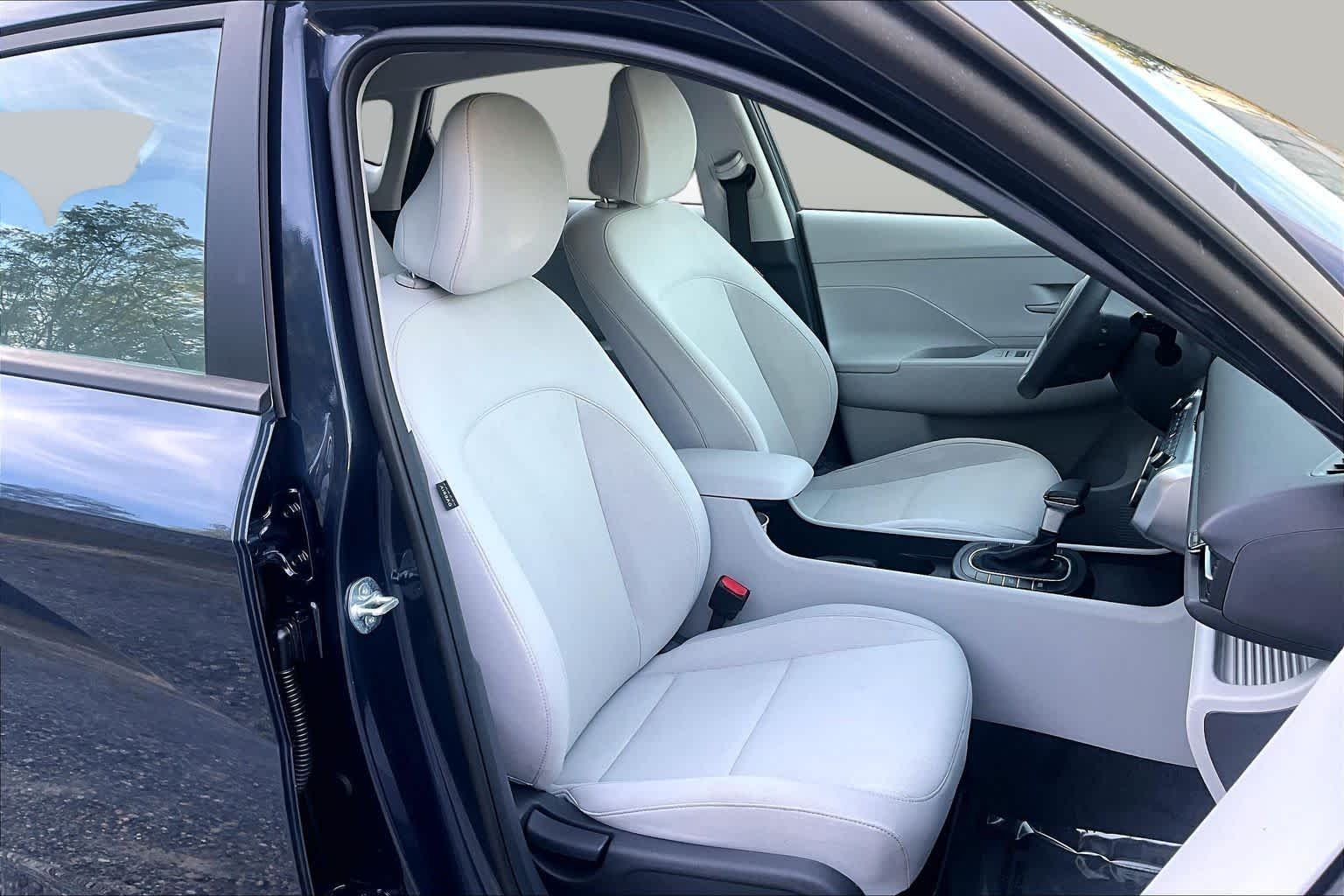 Used 2025 Denim Blue Hyundai SE image 9