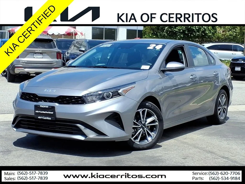 2024 Kia Forte LXS AT's photo