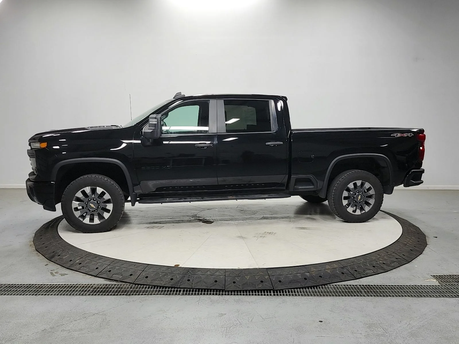 Used 2024 Black Chevrolet Custom image 4
