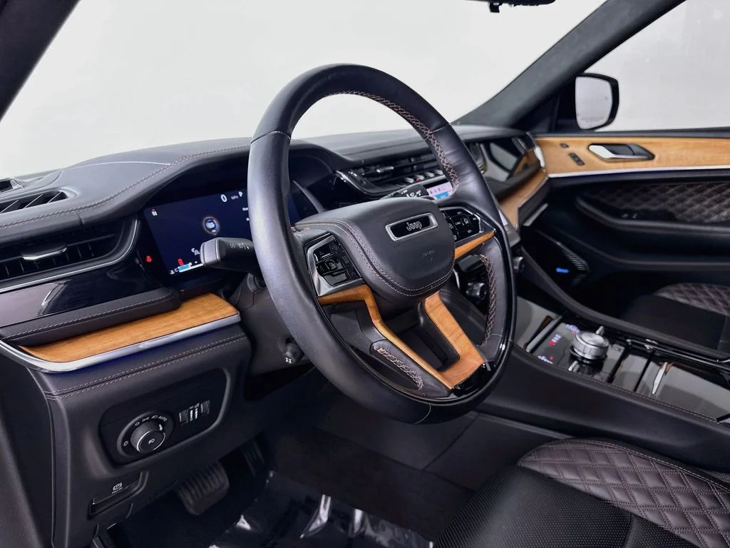 Used 2023 White Jeep Summit image 9