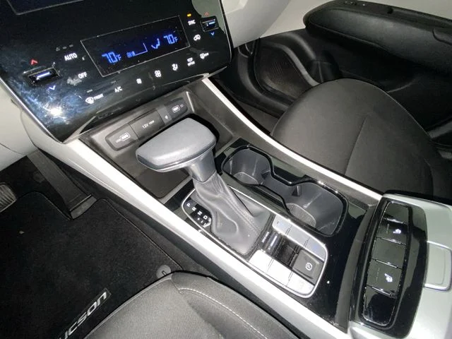 Used 2024 Black Hyundai SEL image 19