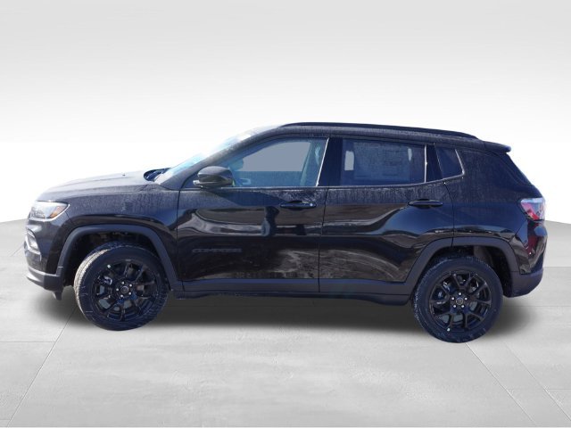 New 2026 Diamond Black Crystal Pearl-Coat Exterior Paint Jeep Altitude Special Edition image 6