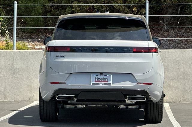 New 2026 Borasco Grey Land Rover Dynamic SE image 4