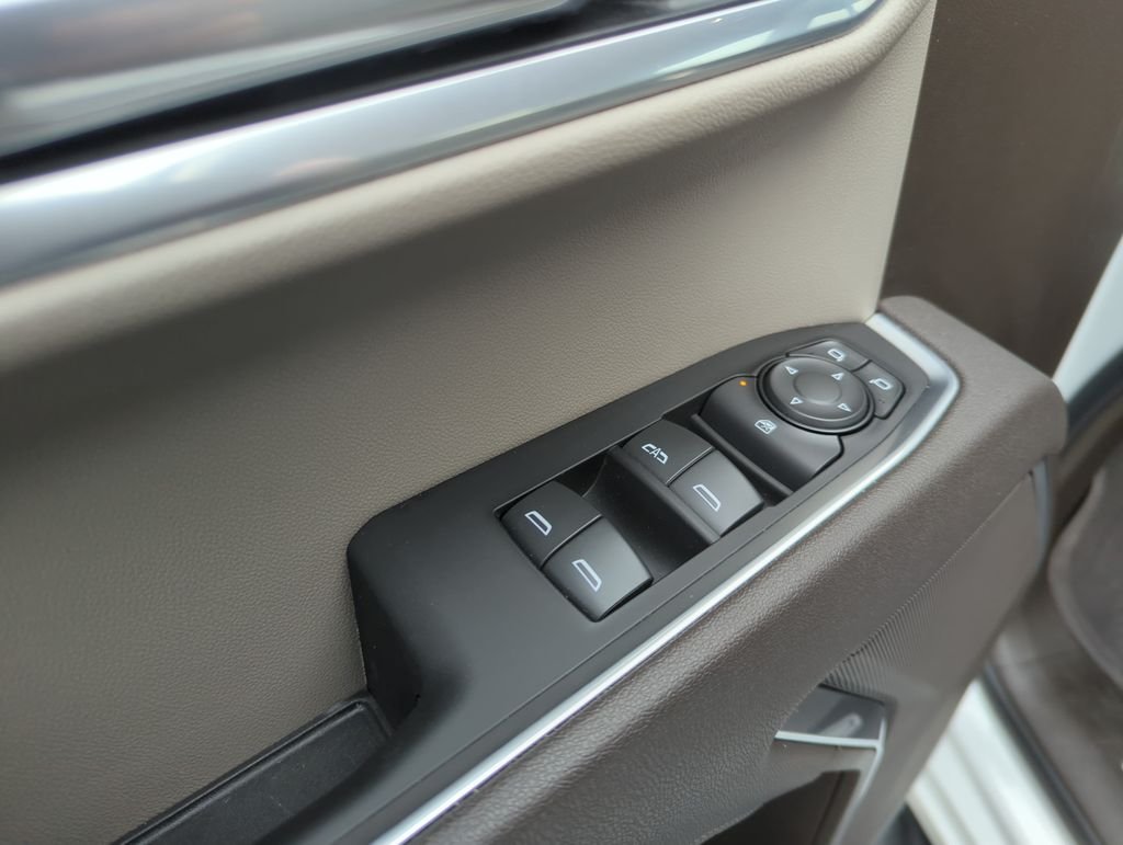 Used 2025 White Chevrolet RST image 18