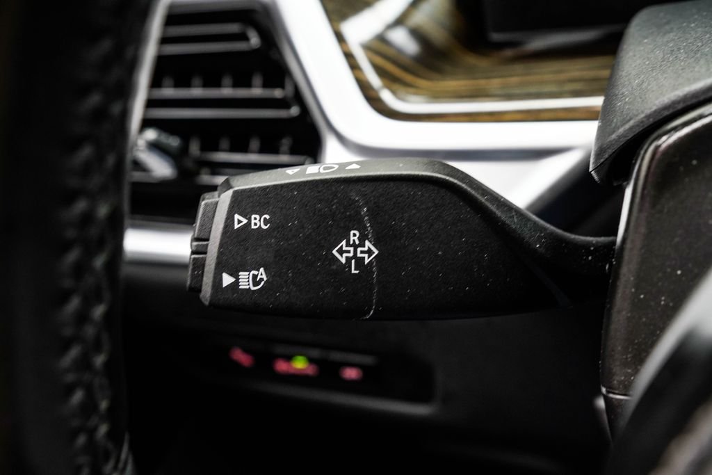 Used 2024 Green BMW xDrive40i image 38