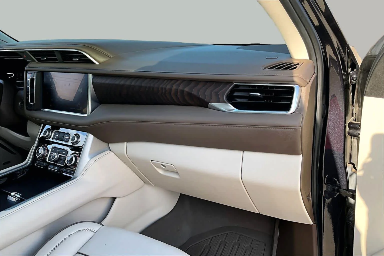 Used 2023 Titanium Rush Metallic GMC Denali image 17