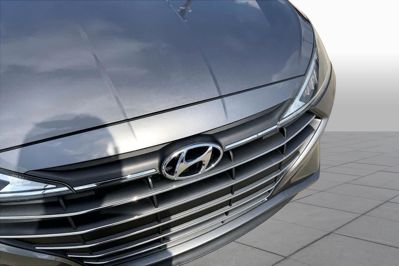 Used 2020 Machine Gray Hyundai Value Edition image 29