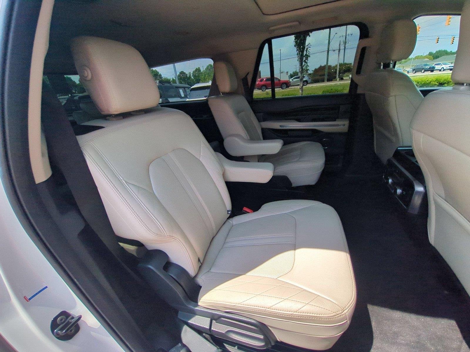 Used 2020 Star White Metallic Tri-Coat Ford Platinum image 38