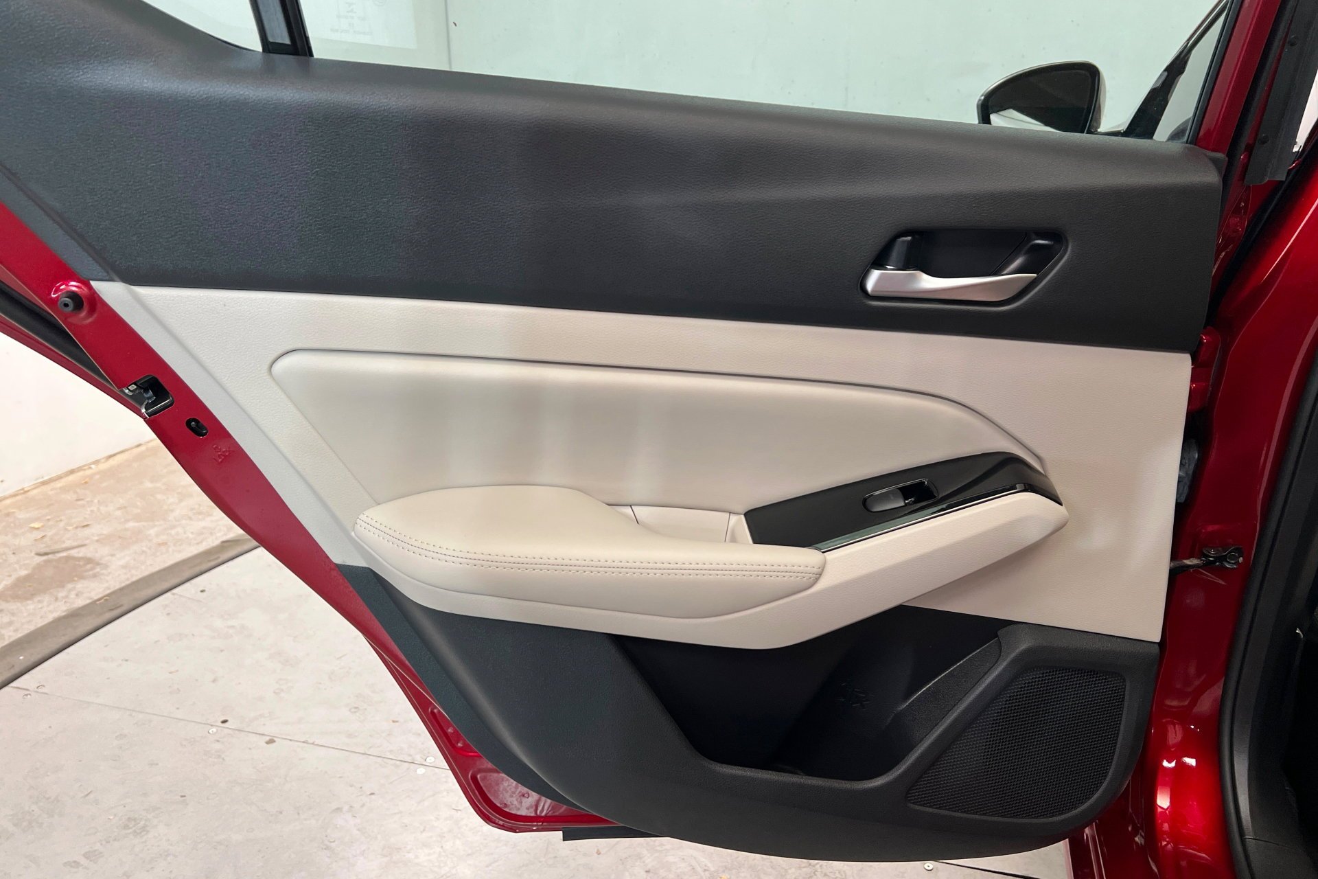Used 2023 Scarlet Ember Tintcoat Nissan 2.5 SL image 19