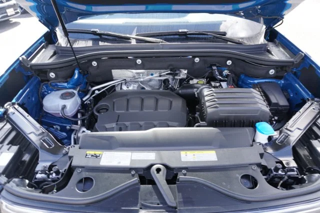 New 2025 R3R3 Mountain Lake Blue Volkswagen 2.0T SE w/Technology image 45