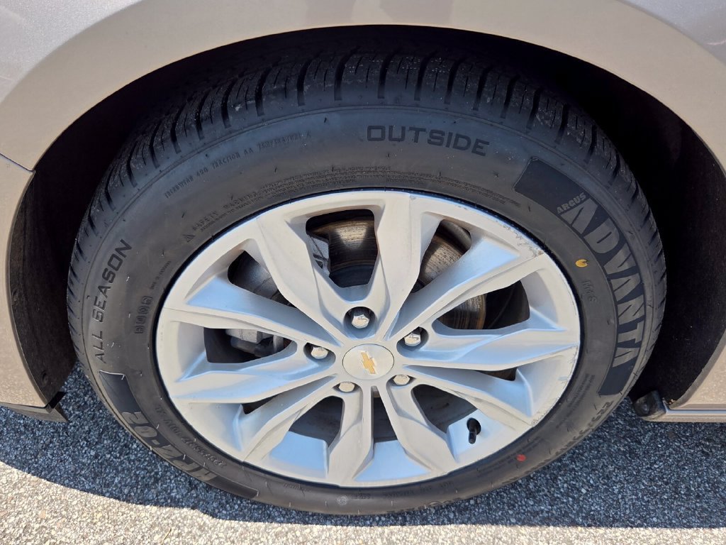 Used 2024 Mineral Gray Metallic Chevrolet LT image 9