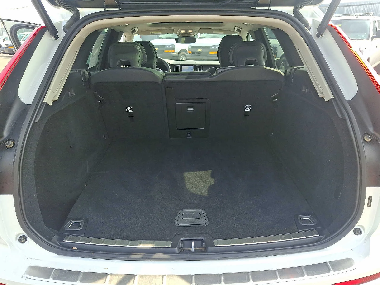 2023 Volvo XC60 Plus - Photo 29