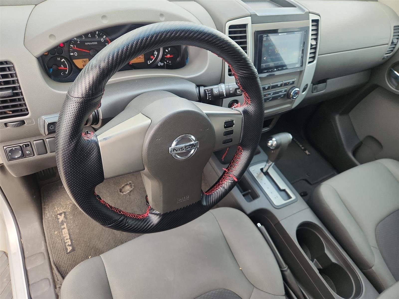 Used 2010 Silver Nissan S image 10
