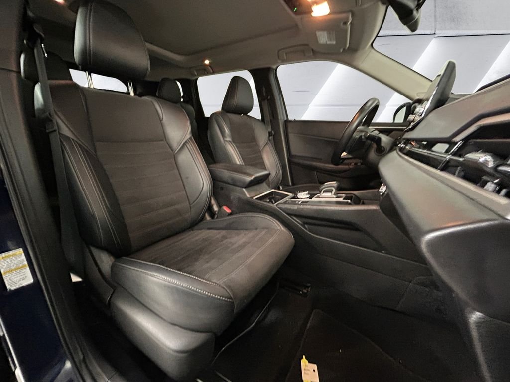 Used 2024 Blue Mitsubishi SE image 14
