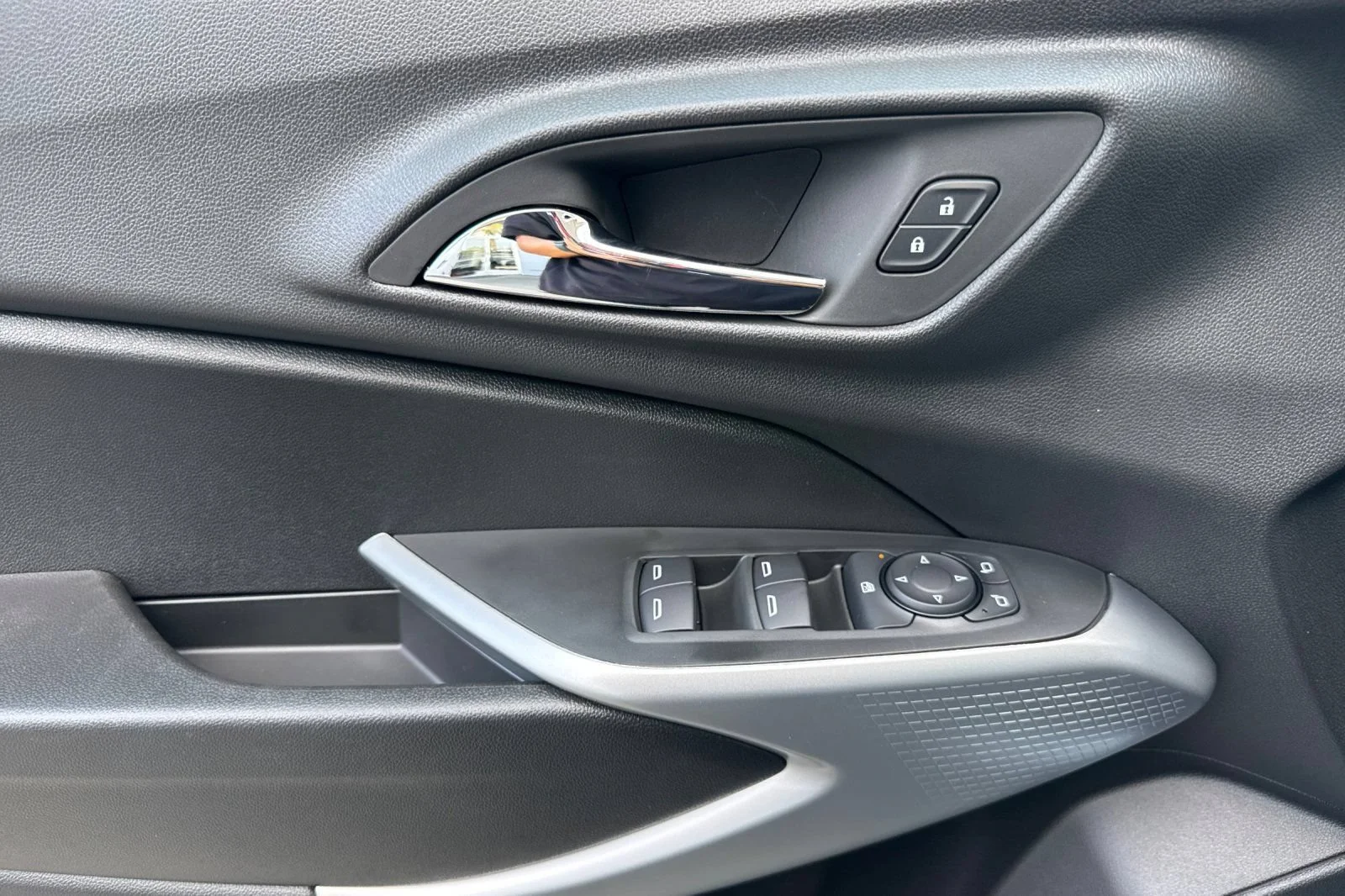 2026 Chevrolet Trax LS - Photo 10