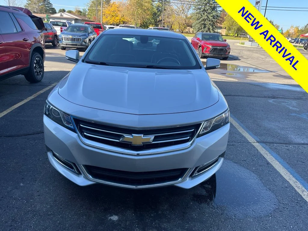 Used 2019 SILVER ICE METALLIC Chevrolet LT image 7