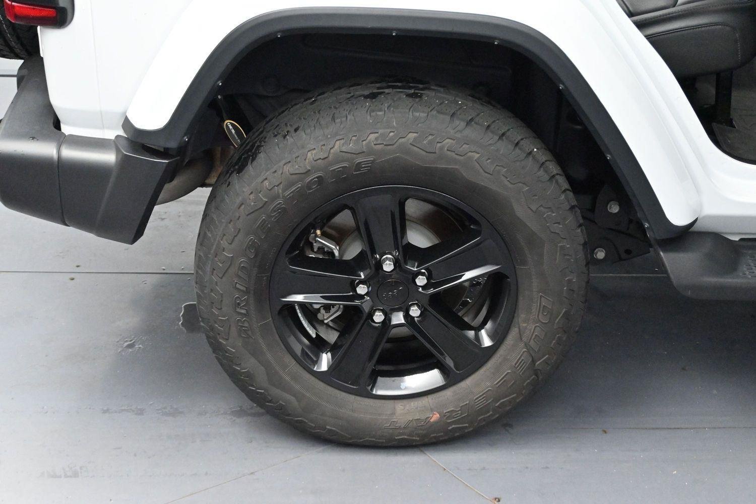 Used 2023 White Jeep Sahara Altitude image 35