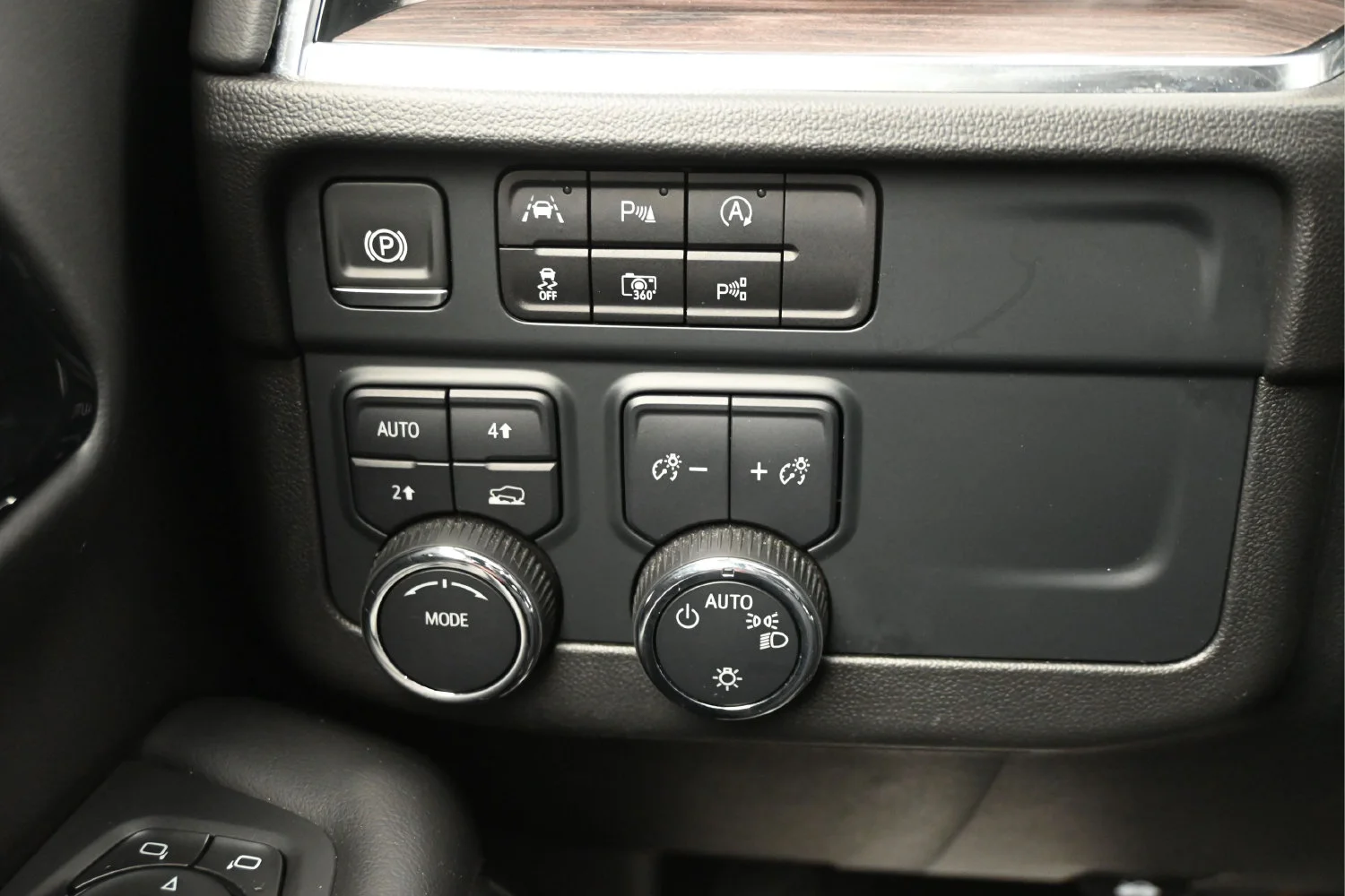 Used 2025 Sterling Gray Metallic Chevrolet LT image 20