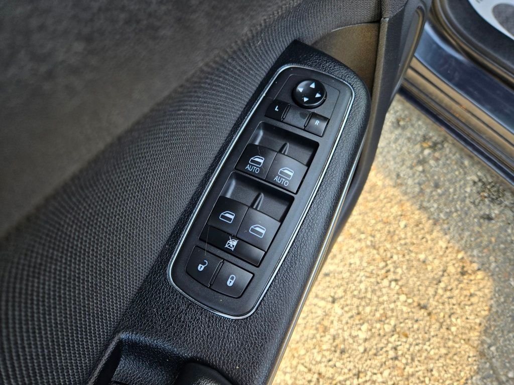 Used 2016 Gray Dodge SE image 12