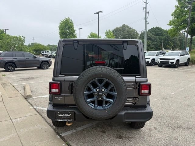 New 2026 Granite Crystal Metallic Clear-Coat Exterior Paint Jeep  image 5