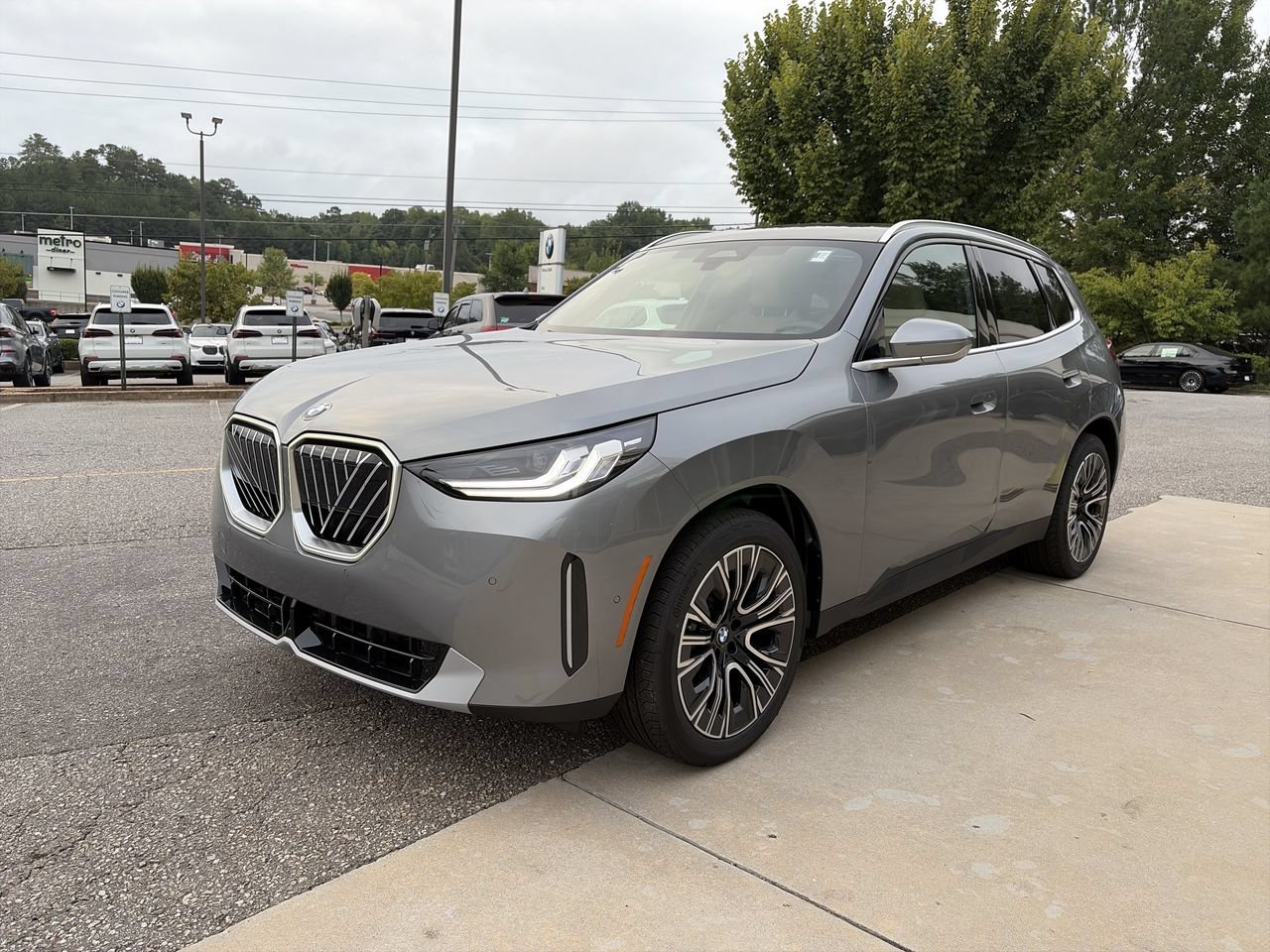 New 2026 Skyscraper Grey Metallic BMW 30 xDrive image 4