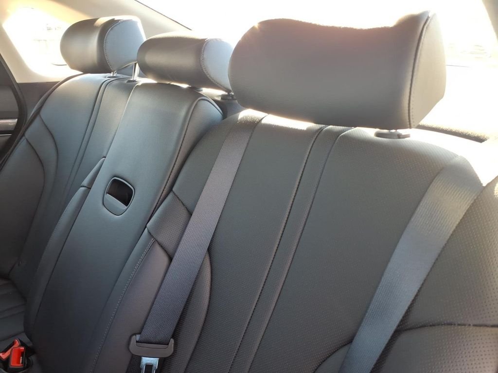 Used 2025 Silver Genesis 2.5T image 11