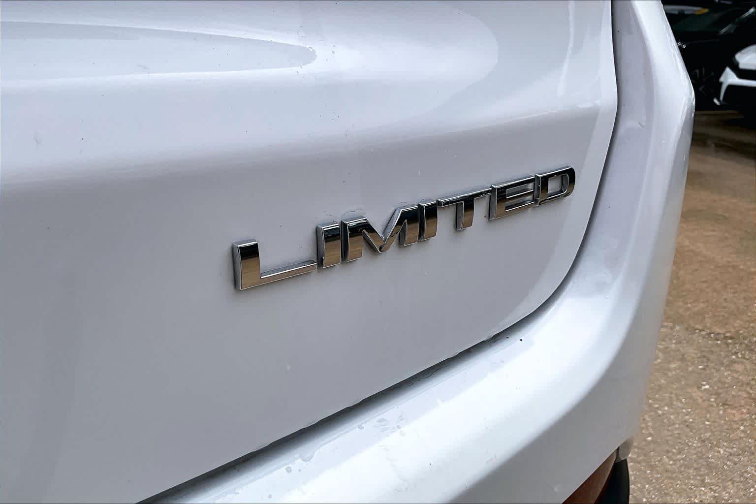 Used 2025 Bright White Clearcoat Jeep Limited image 9