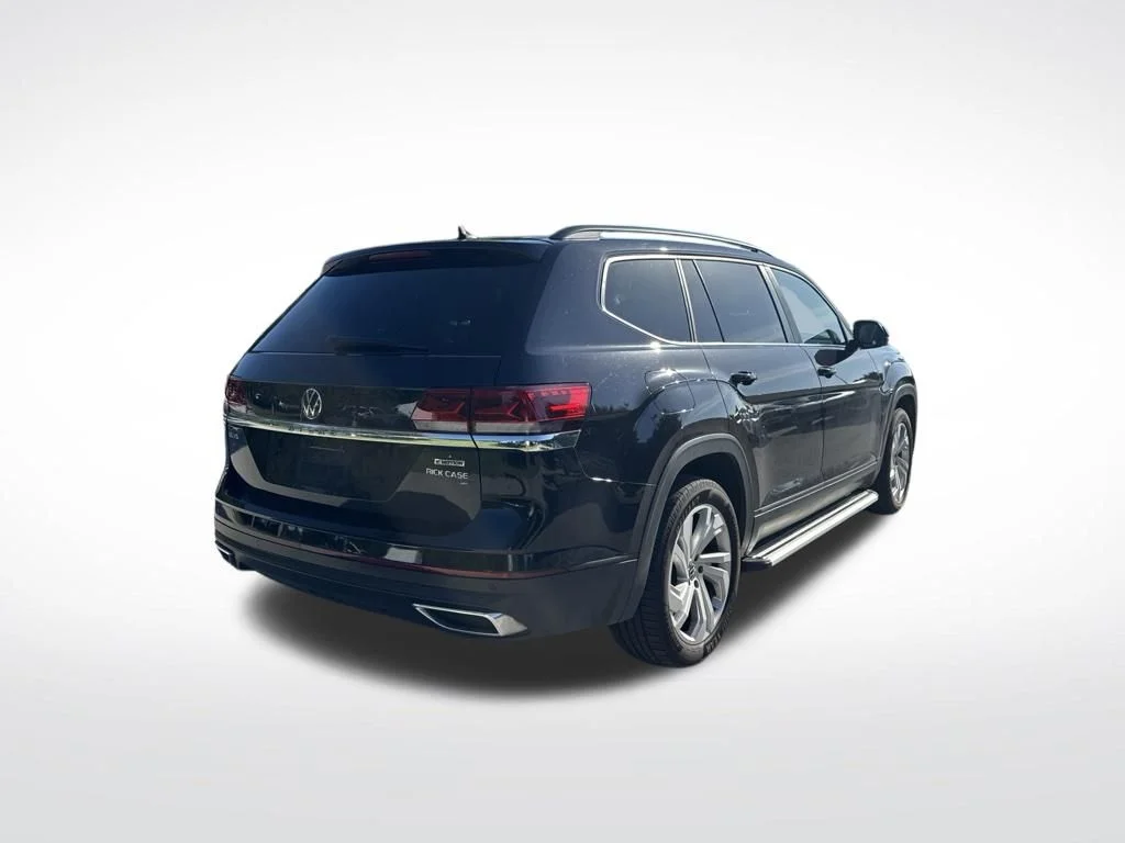 Used 2022 Deep Black Pearl Effect Volkswagen 3.6L V6 SE w/Technology image 5