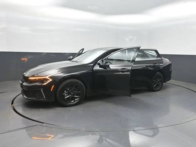 Used 2025 Black Kia LXS image 42