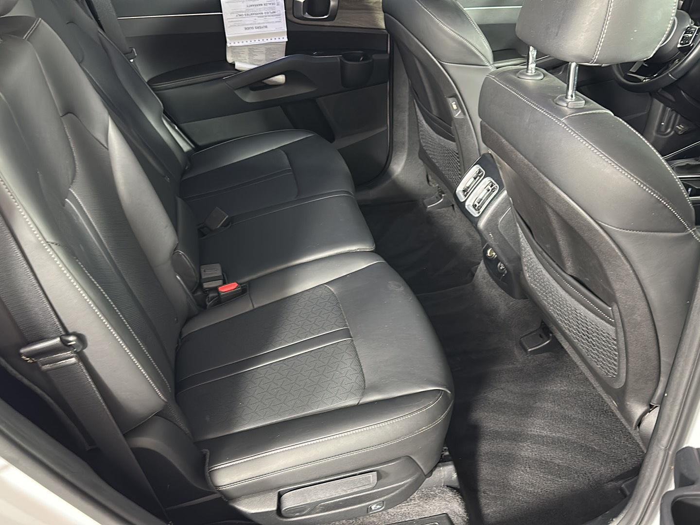 Used 2022 Glacial White Pearl Kia  image 7