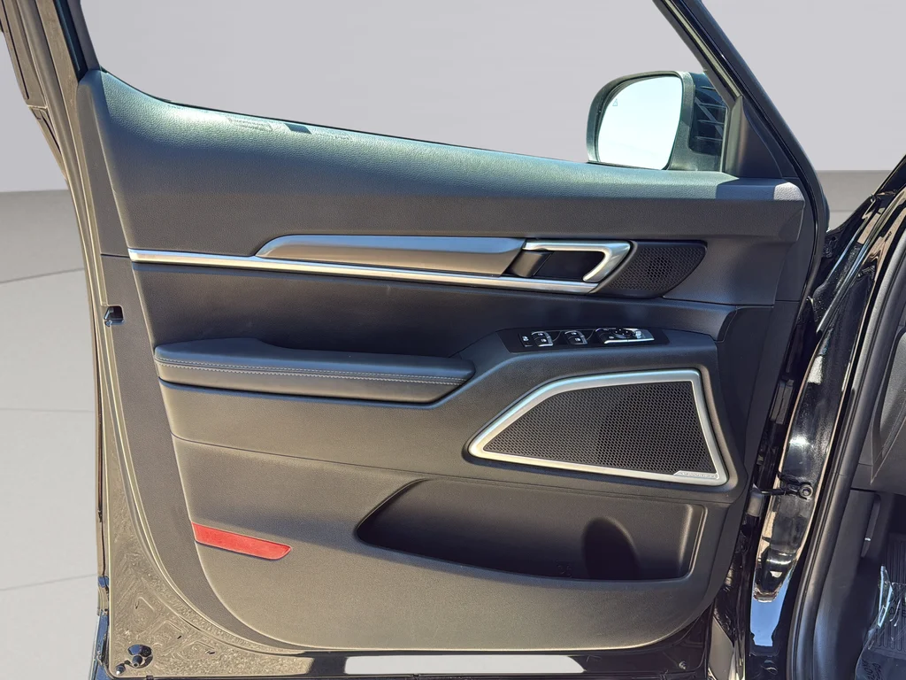 Used 2025 Ebony Black Kia S image 24