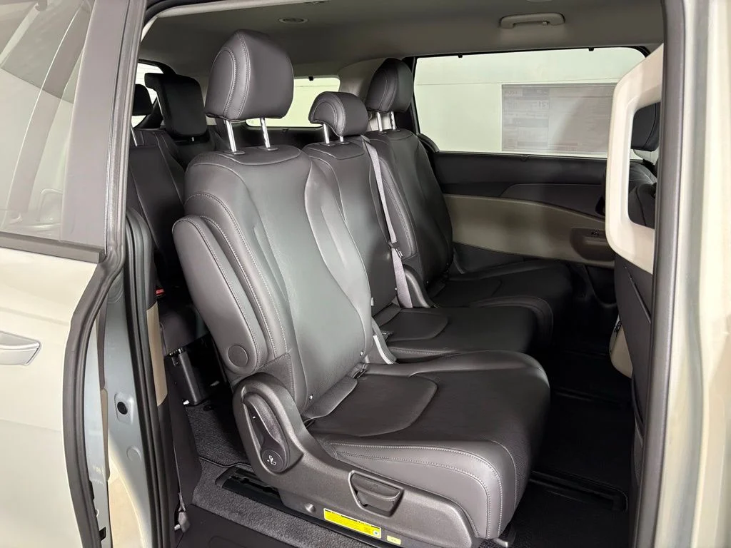 New 2026 White Kia EX image 44