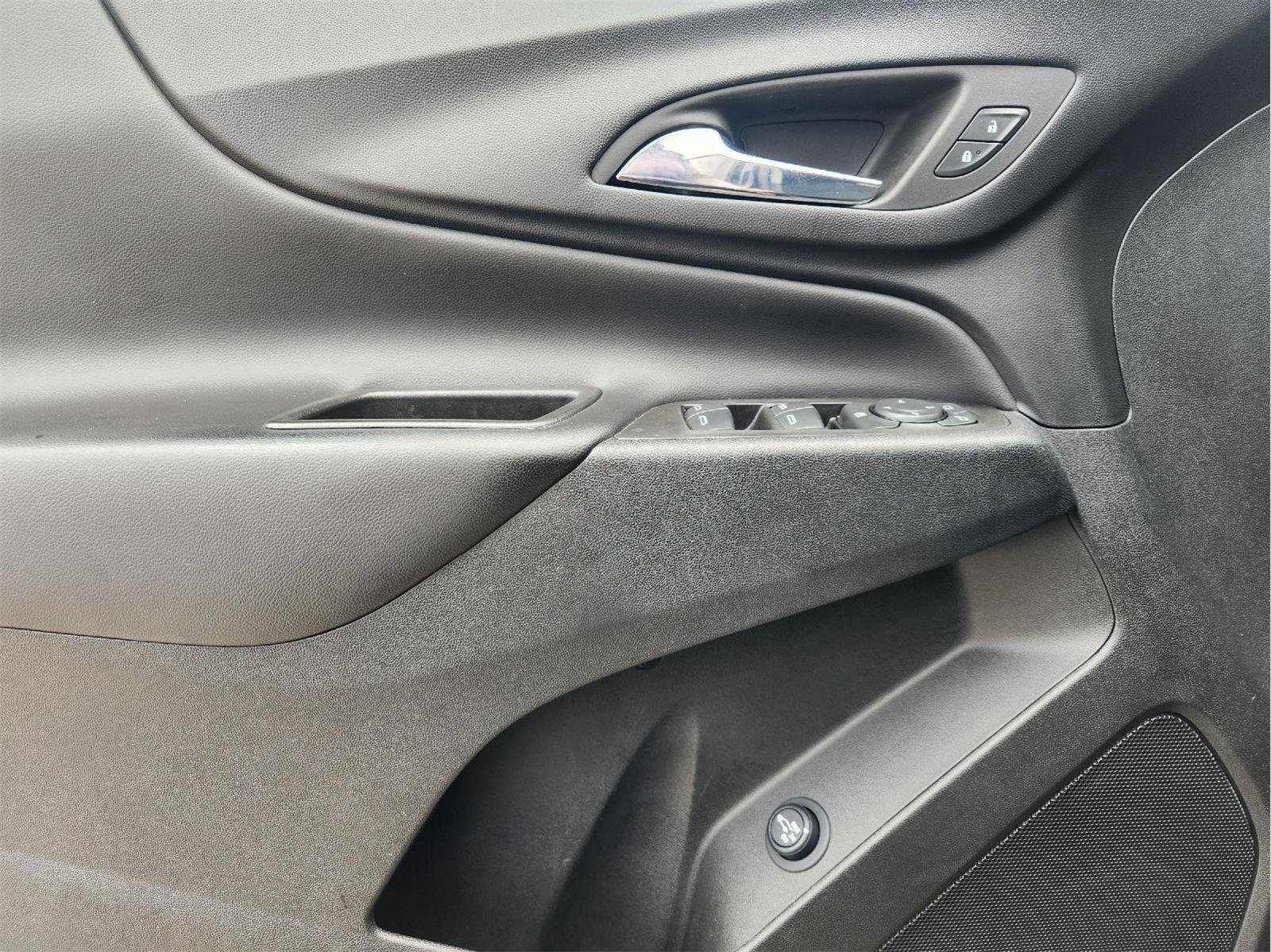 2022 Chevrolet Equinox photo 23 of 33