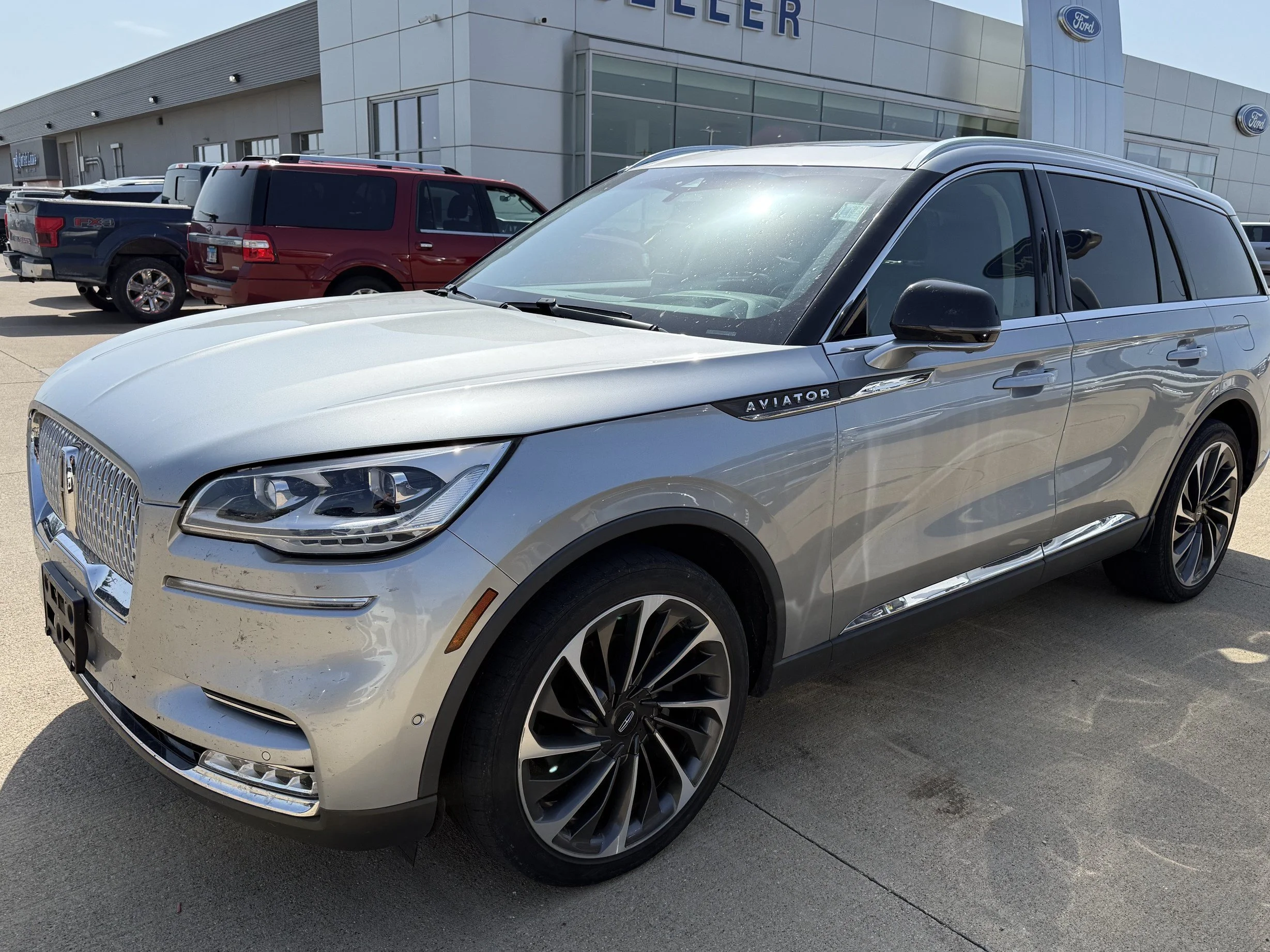 Used 2020 Radiance Metallic Lincoln Reserve image 3
