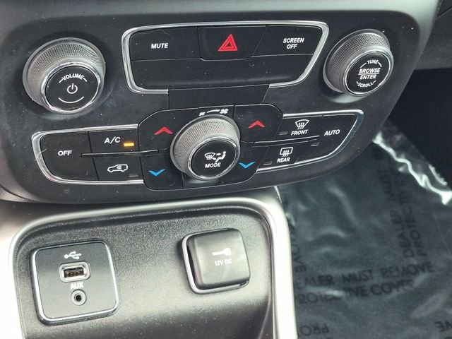 Used 2018 White Jeep Latitude image 20