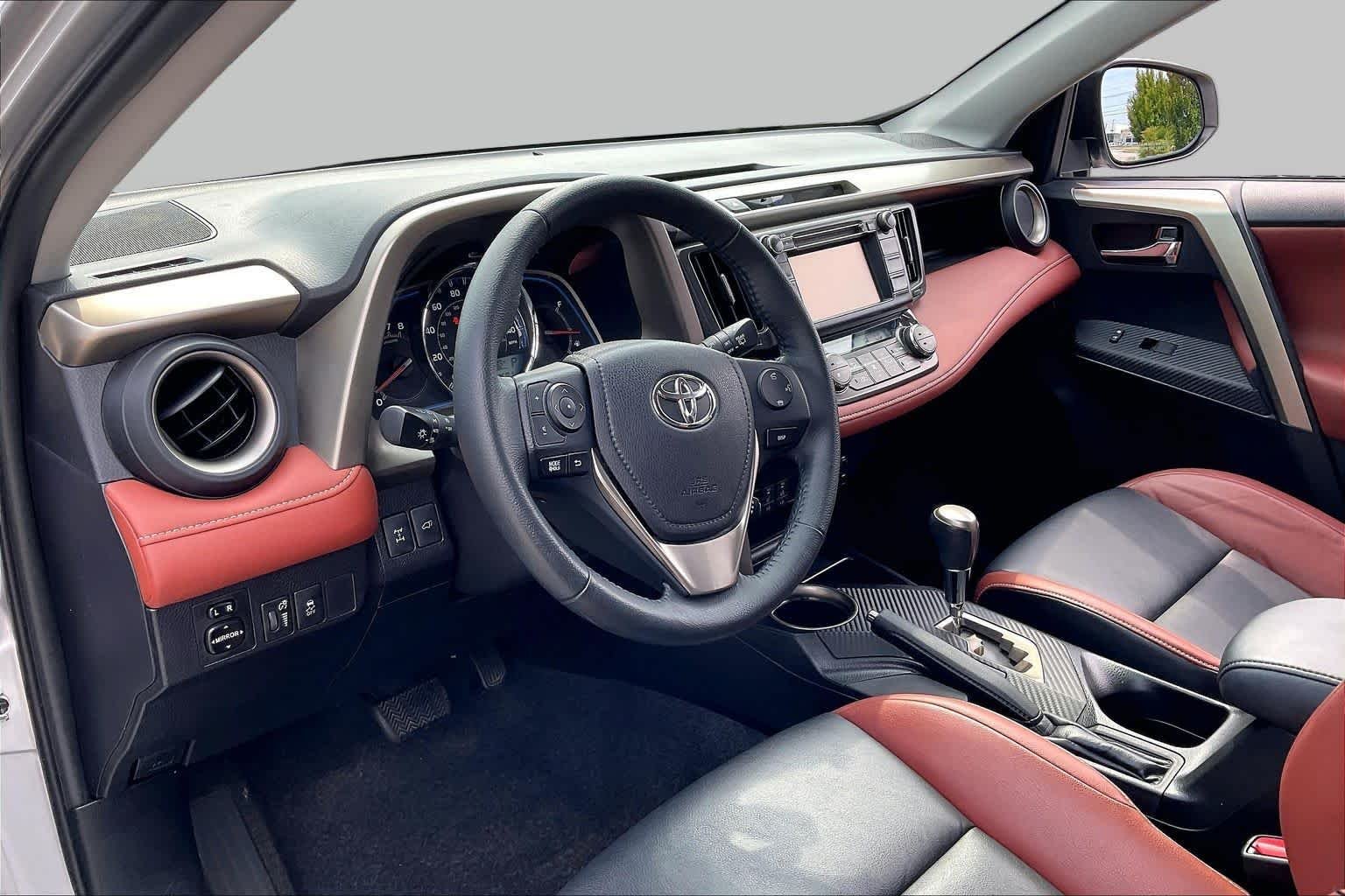 Used 2015 Classic Silver Metallic Toyota Limited image 17