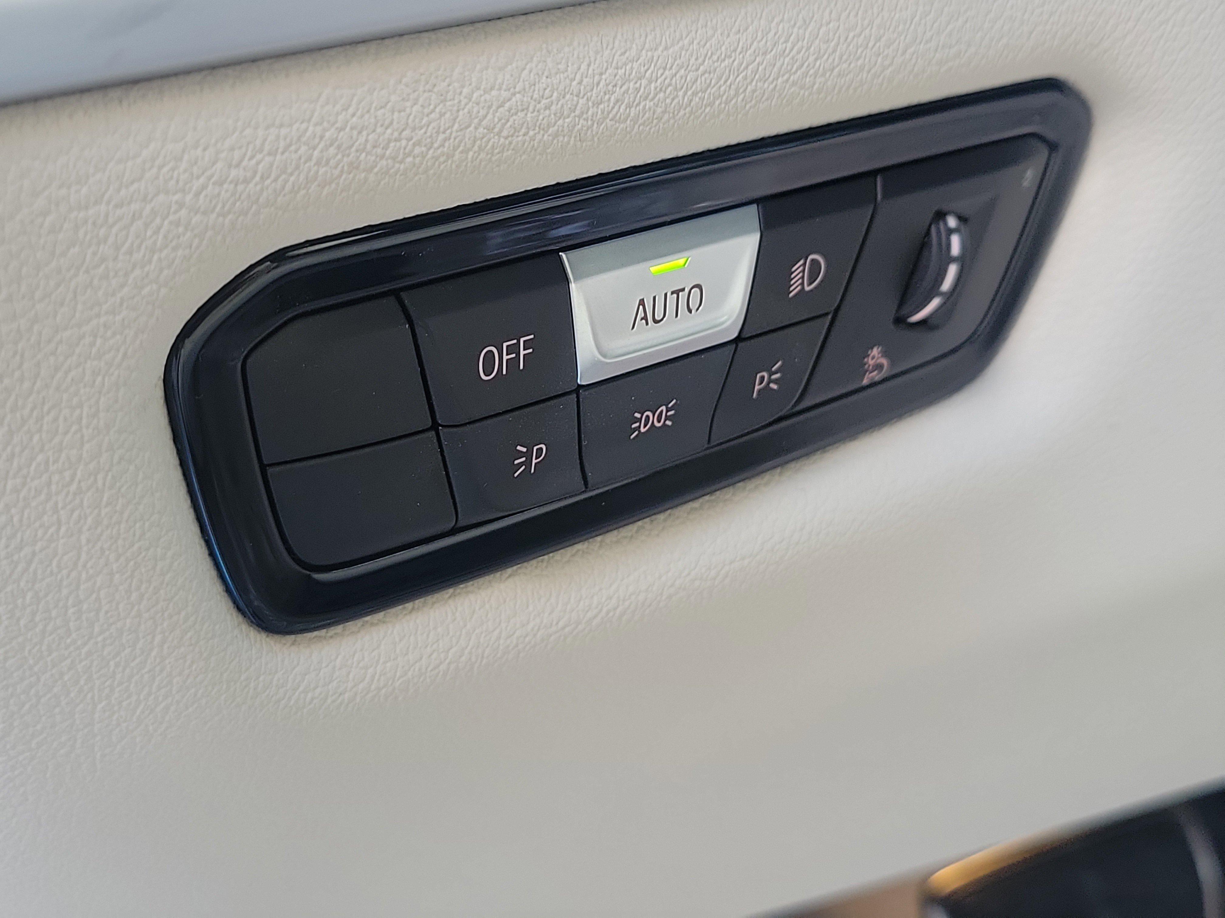 2026 BMW 8 Series 840i - Photo 22