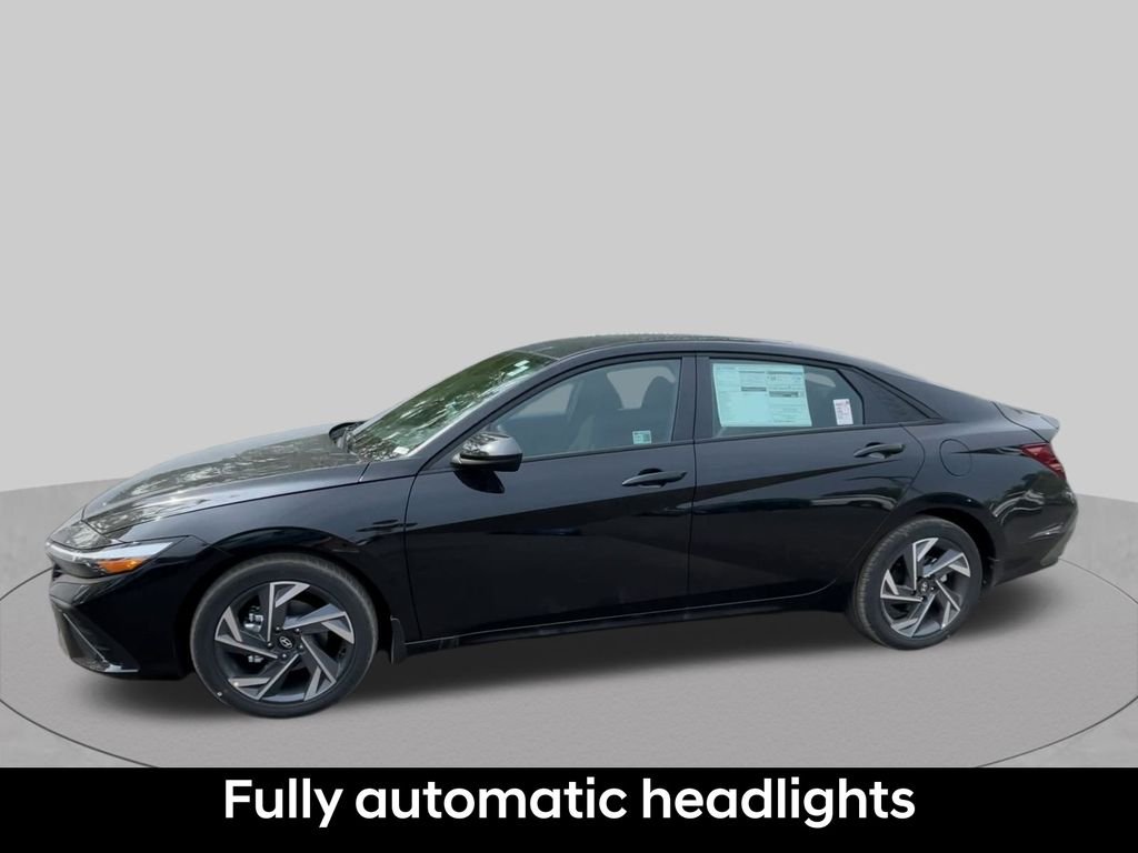 2025 Hyundai Elantra SEL - Photo 12