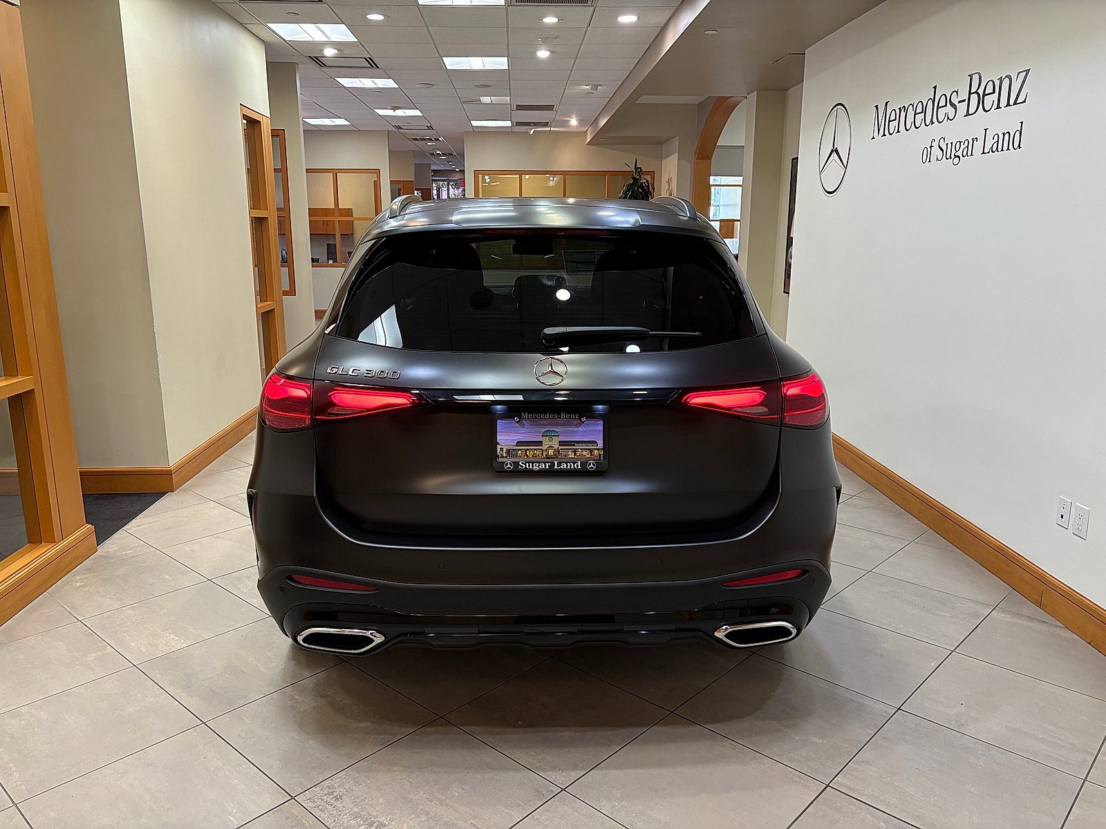 New 2027 MANUFAKTUR exclusive graphite grey magno Mercedes-Benz GLC 300 image 4