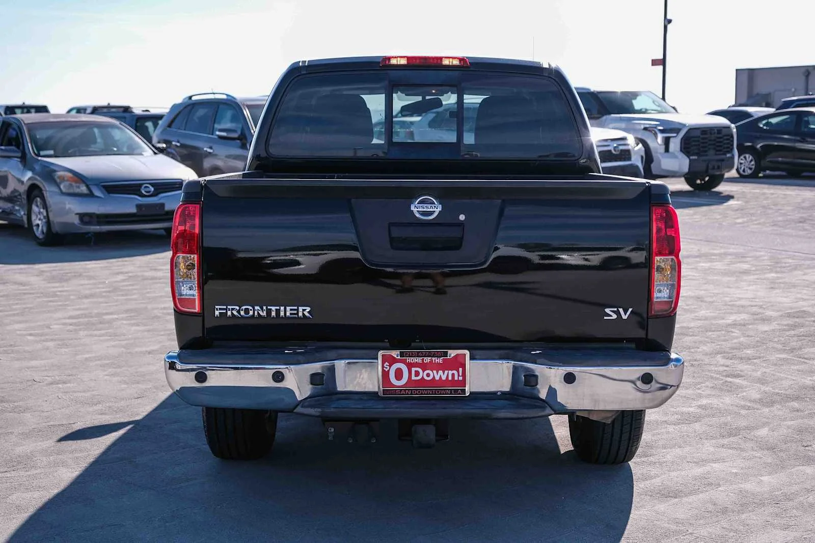 Used 2018 Magnetic Black Nissan SV V6 image 5